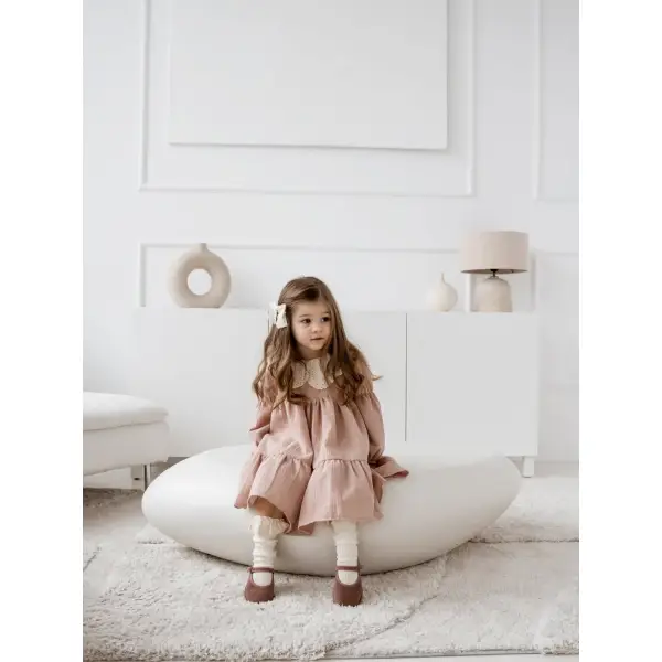 MUŚLINOWA SUKIENKA Z ROZKLOSZOWANYM DOŁEM